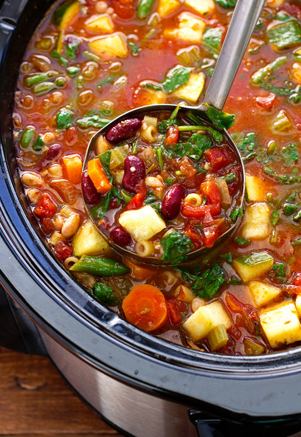 Homemade Minestrone Soup {Slow Cooker} made with a secret ingredient, this soup is perfect for chilly evenings! #minestronesoup #crockpot #slowcooker #minestrone | LIttlespicejar.com