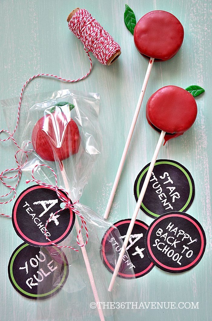 Back to School - Apple Oreo Pops and Free Printables at the36thavenue.com Pin it now and make it later!