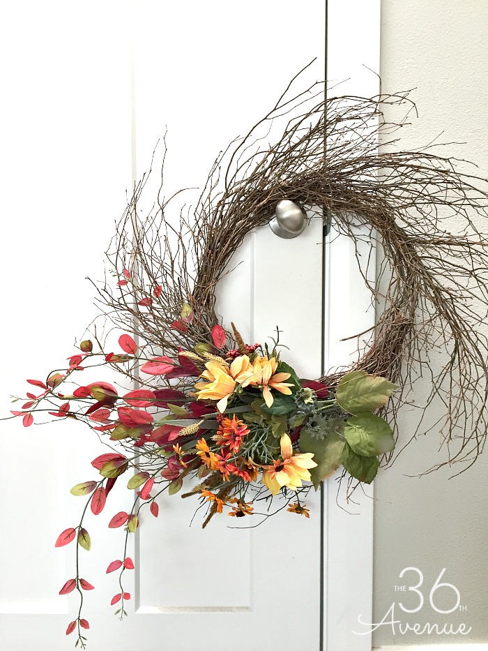 Farmhouse Style Wreath Tutorial. Check out how you can make this DIY Wreath in just ten minutes.