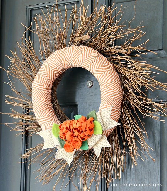 Fall_wreath_with_fabric_and_felt_flowers