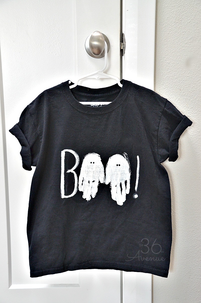 Halloween costumes - Use your child's handprint to make this adorable Halloween Ghost T-shirt.