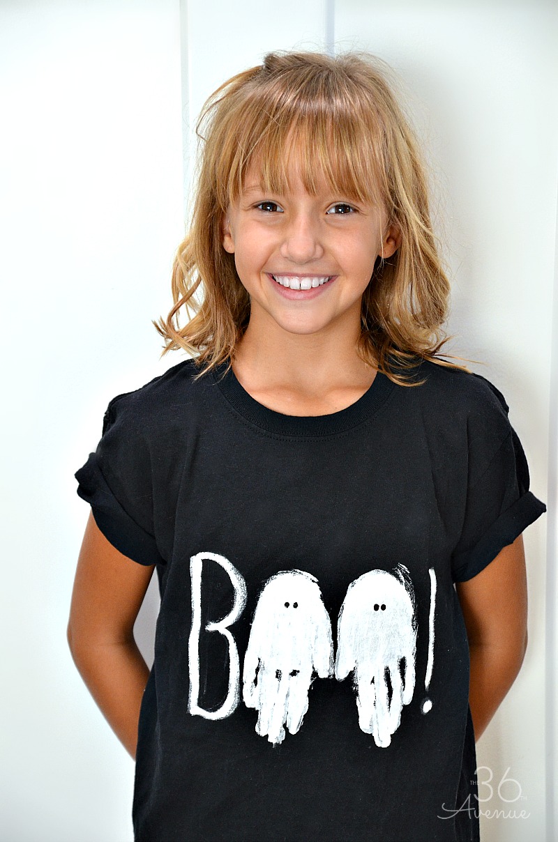 Halloween costumes - Use your child's handprint to make this adorable Halloween Ghost T-shirt.
