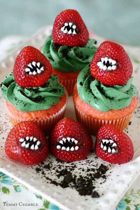 Halloween Recipes - These Halloween Monster Treats are easy to make and super fun to eat. Pin it now and make them later!