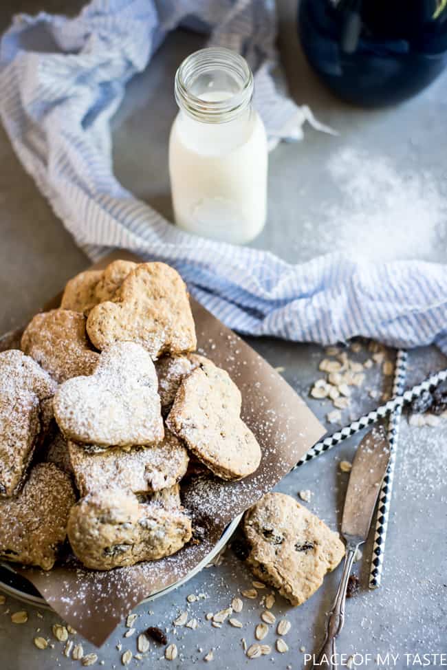 Oatmeal Cookies - This Oatmeal Raisin Cookie Recipe is delicious and perfect for dessert or snacks. 