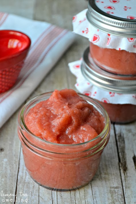 Strawberry Applesauce - would make a delicious homemade Valentine's Day gift!