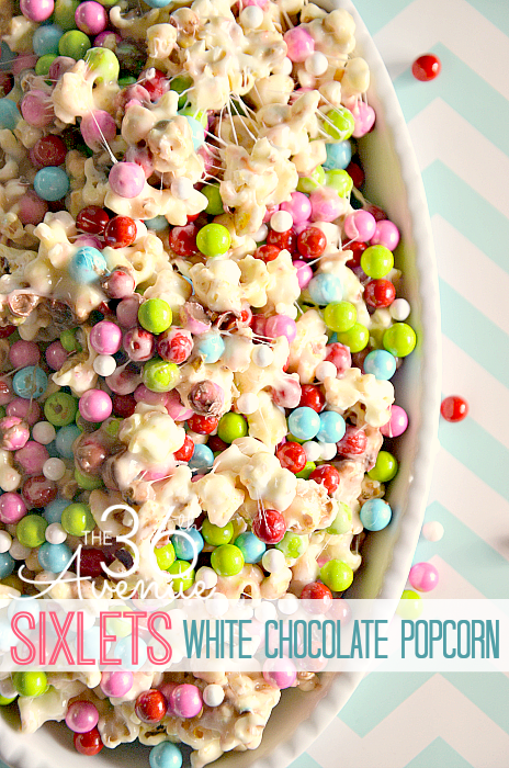 White Chocolate PopCorn Recipe at the36thavenue.com. Festive, delicious and adorable treat! #recipes